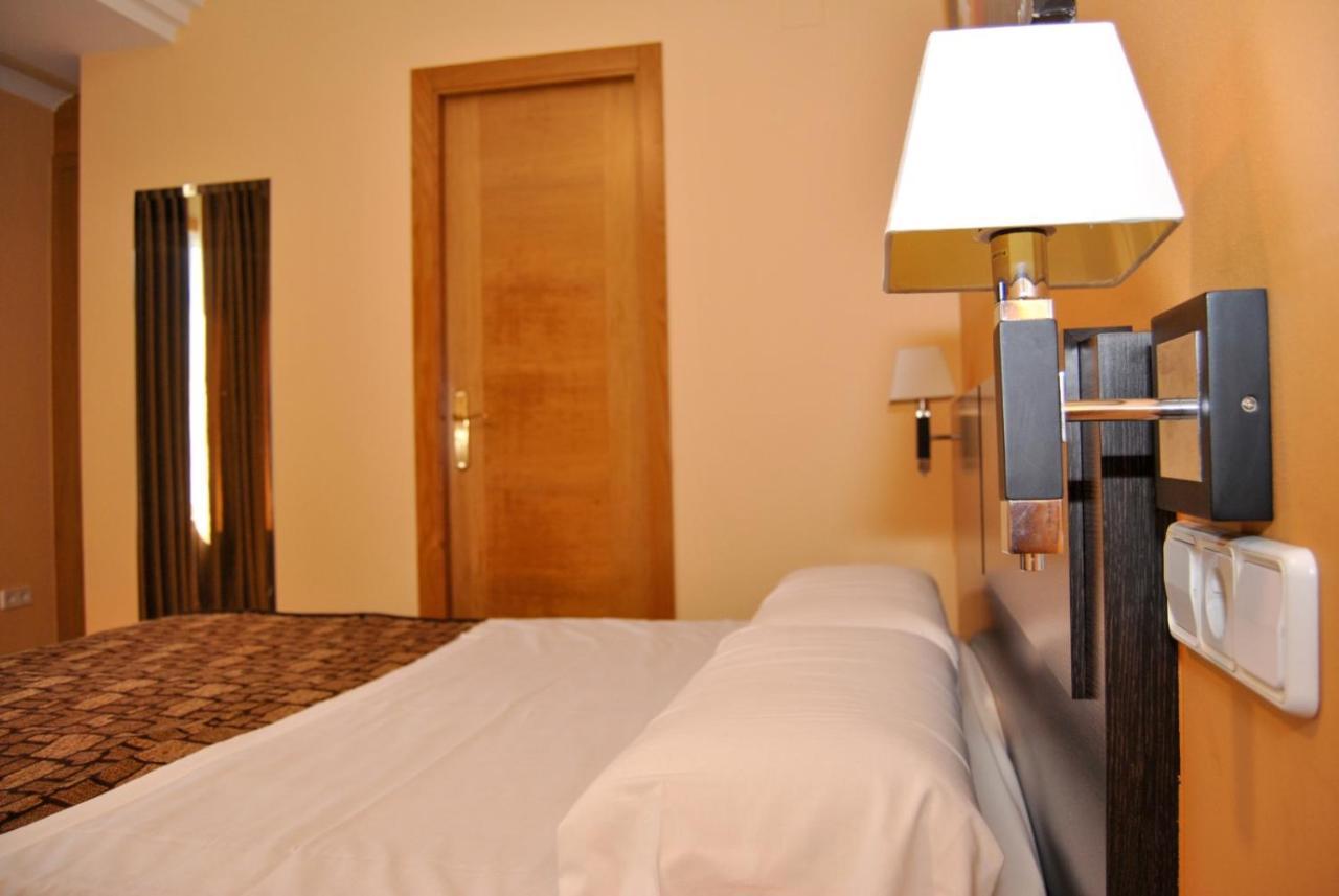 Hotel Reigosa ポンテベドラ エクステリア 写真